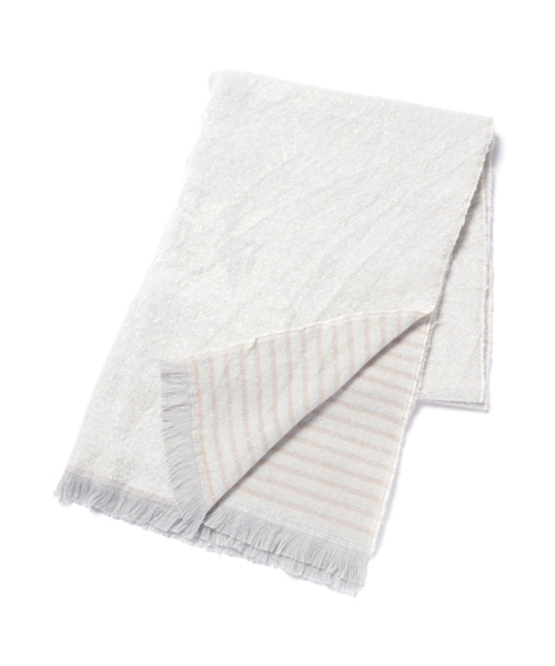 U.Q（ユウキュウ）の「無地×ボーダー　リバーシブルストール（ストール/ショール・レディース・ネイビー/ブラック/ワイン/オフホワイト・FREE）」の2枚目の写真