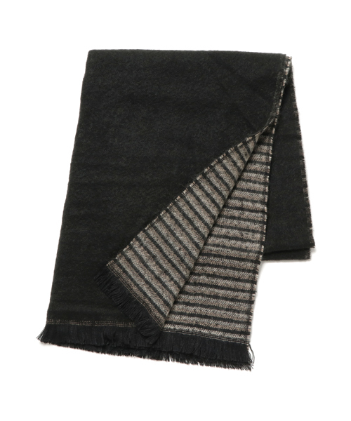 U.Q（ユウキュウ）の「無地×ボーダー　リバーシブルストール（ストール/ショール・レディース・ネイビー/ブラック/ワイン/オフホワイト・FREE）」の3枚目の写真