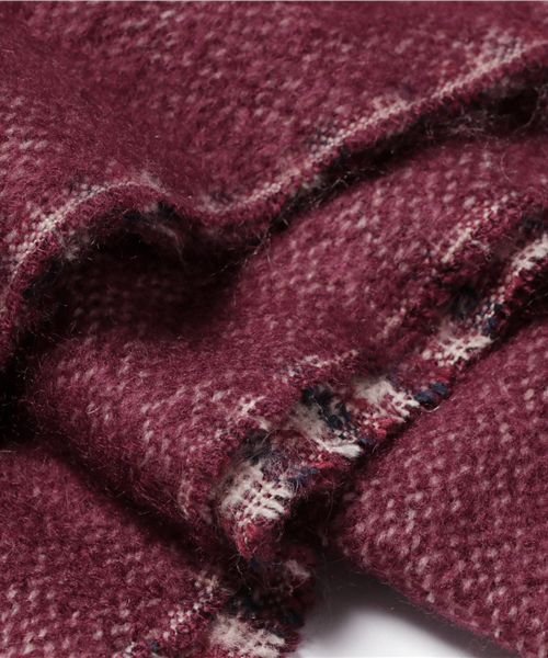 U.Q（ユウキュウ）の「無地×ボーダー　リバーシブルストール（ストール/ショール・レディース・ネイビー/ブラック/ワイン/オフホワイト・FREE）」の6枚目の写真