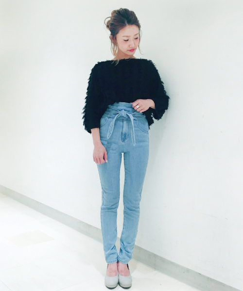 mysty woman（ミスティウーマン）の「ストレッチデニムサッシュベルト付きスキニーデニム（デニムパンツ・レディース・ネイビー/サックスブルー/ブルー・SMALL/MEDIUM）」の2枚目の写真