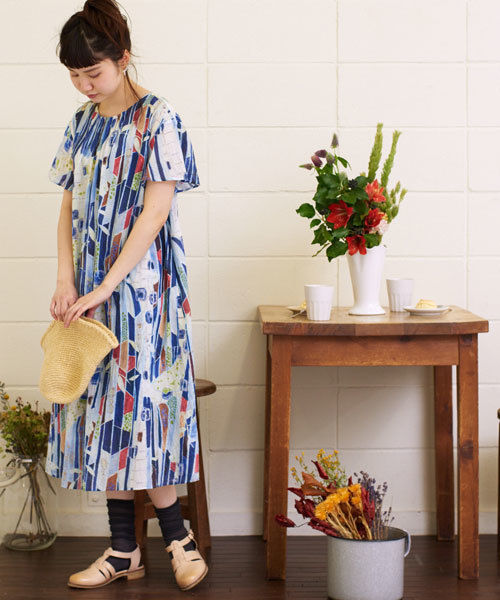 bulle de savon（ビュルデサボン）の「タヒチのﾓｻﾞｲｸ画プリント フレア
