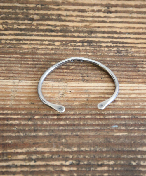 V'shape Bangle(ブイシェイプ バングル)（バングル/リストバンド