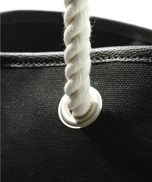 R.NEWBOLD（アールニューボールド）の「COTTON TOTE BAG/805481（トートバッグ・メンズ・ブラック/ベージュ・FREE）」の6枚目の写真