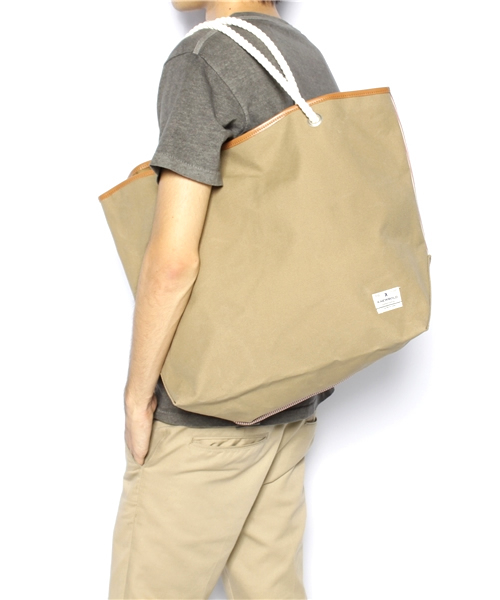 R.NEWBOLD（アールニューボールド）の「COTTON TOTE BAG/805481（トートバッグ・メンズ・ブラック/ベージュ・FREE）」の10枚目の写真