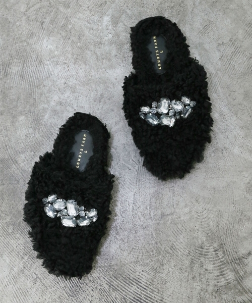 LOWRYS FARM(ローリーズファーム)の「ビジューFファーサンダル 769456(サンダル・レディース・ブラック/ベージュ・LARGE/MEDIUM)」の2枚目の写真