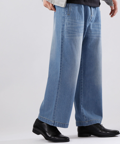 MONO-MART（モノマート）の「タックワイドデニムパンツ テーパードワイドシルエットデニム（その他パンツ・メンズ・サックスブルー/インディゴブルー/ブルー/ライトインディゴブルー・M/L）」の2枚目の写真
