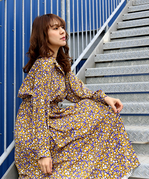 N Ee Ne ネーネ の レトロ感な花柄で春待ちコーデ完成の開襟ロングワンピース ワンピース Wear