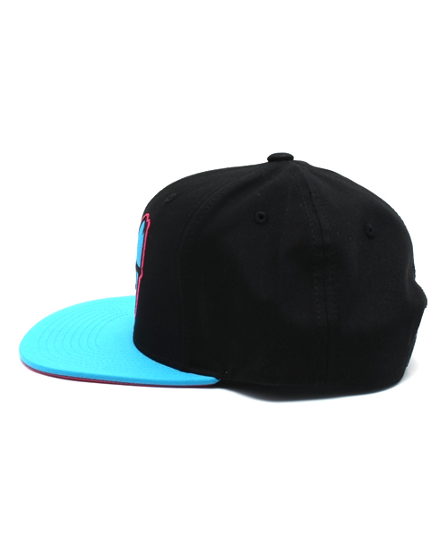 BEAMS(ビームス)の「KROOKED / EYES SNAP BACK(キャップ・メンズ・ブラック/パープル・ONE SIZE)」の3枚目の写真