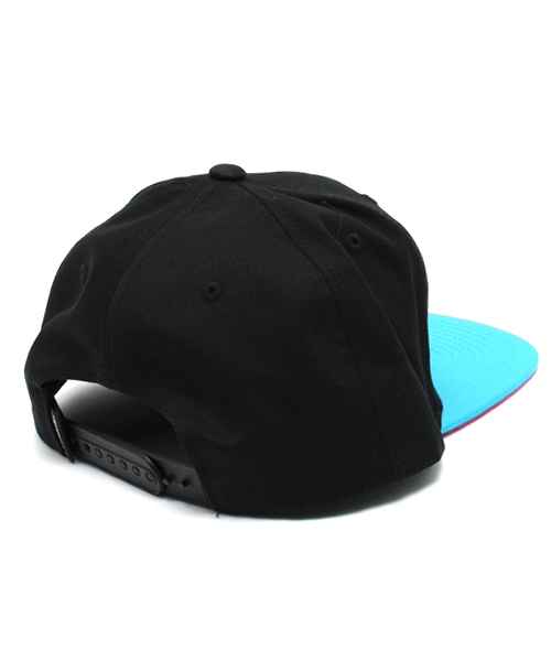 BEAMS(ビームス)の「KROOKED / EYES SNAP BACK(キャップ・メンズ・ブラック/パープル・ONE SIZE)」の4枚目の写真