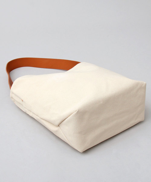 A.M.S.（エーエムエス）の「【A.M.S./エーエムエス】 キャンバス 肩掛け トートバッグ（ショルダーバッグ・レディース・ブラック/ナチュラル・FREE）」の4枚目の写真