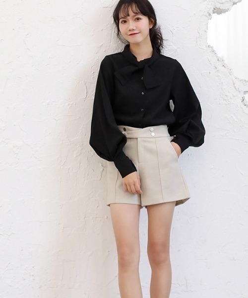 MANGROVE(マングローブ)の「ボウタイ襟バルーン袖ブラウス(シャツ/ブラウス・レディース・ブルー/ブラック/ホワイト/ベージュ・MEDIUM/LARGE)」の19枚目の写真