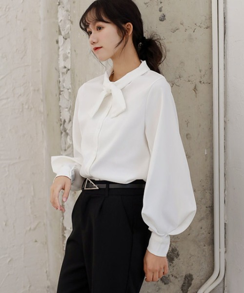 MANGROVE(マングローブ)の「ボウタイ襟バルーン袖ブラウス(シャツ/ブラウス・レディース・ブルー/ブラック/ホワイト/ベージュ・MEDIUM/LARGE)」の12枚目の写真