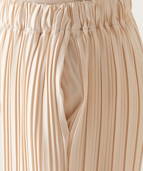 one after another NICE CLAUP（ワンアフターアナザーナイスクラップ）の「細プリーツパンツ（その他パンツ・レディース・ベージュ/アイボリー/コーラル・FREE）」の6枚目の写真