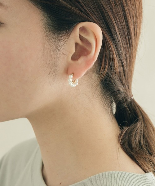 SMELLY(スメリー)の「ミニパールナラビフープピアス(ピアス(両耳用)・レディース・ゴールド系その他・-)」の6枚目の写真