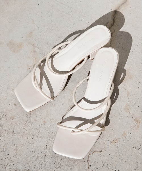 A part by（アパートバイ）の「ラインストラップサンダル 938710（サンダル・レディース・アイボリー/ブラック/ブラウン系その他2・MEDIUM/LARGE）」の2枚目の写真