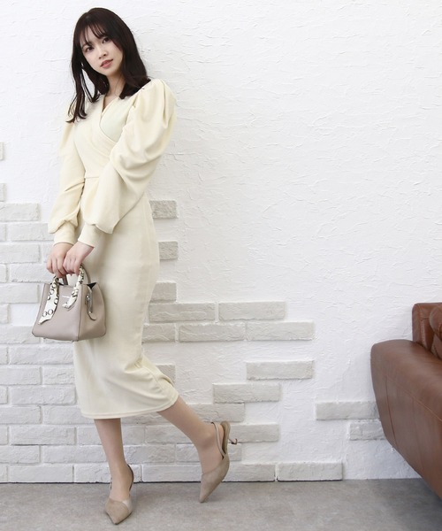 Roomy's（ルーミーズ）の「カシュクールパフスリーブタイトワンピース（ワンピース・レディース・ベージュ/ブラック/モカ・FREE）」の7枚目の写真