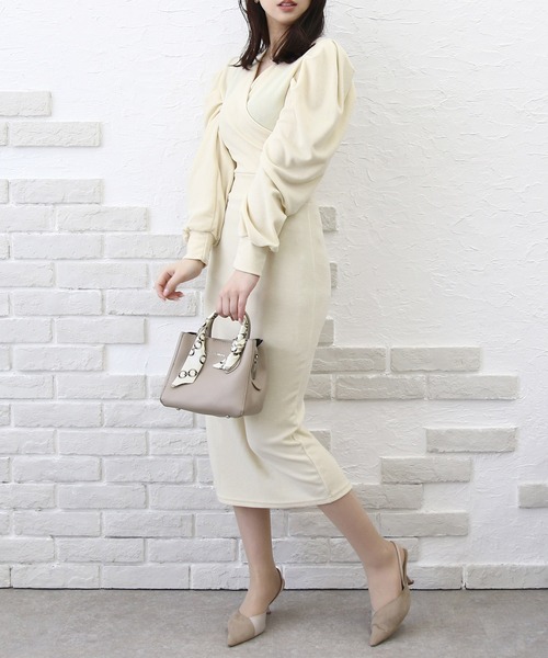 Roomy's（ルーミーズ）の「カシュクールパフスリーブタイトワンピース（ワンピース・レディース・ベージュ/ブラック/モカ・FREE）」の8枚目の写真