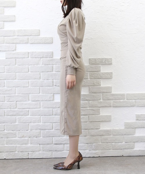 Roomy's（ルーミーズ）の「カシュクールパフスリーブタイトワンピース（ワンピース・レディース・ベージュ/ブラック/モカ・FREE）」の18枚目の写真