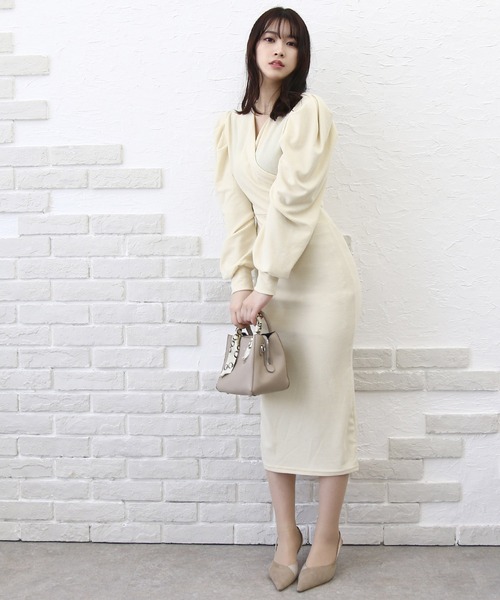 Roomy's（ルーミーズ）の「カシュクールパフスリーブタイトワンピース（ワンピース・レディース・ベージュ/ブラック/モカ・FREE）」の6枚目の写真