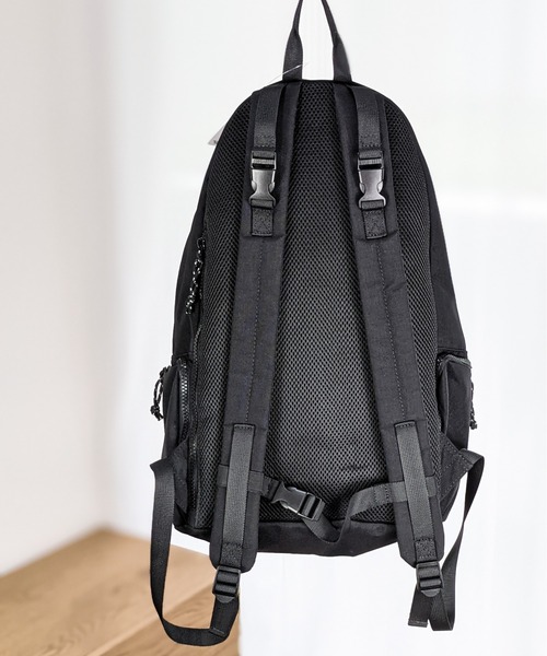 Lee（リー）の「Lee/リー　撥水ナイロン ロゴ入り  バックパック（バックパック/リュック・メンズ・ブラック/ベージュ・FREE）」の12枚目の写真