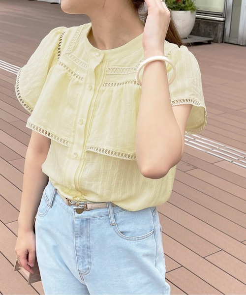 apres jour clair（アプレジュールクレア）の「【apres jour clair】シアーケープブラウス【ZOZOTOWN限定アイテム】（シャツ/ブラウス・レディース・ライトイエロー/オフホワイト/ピンクベージュ・X-LARGE/フリー）」の2枚目の写真