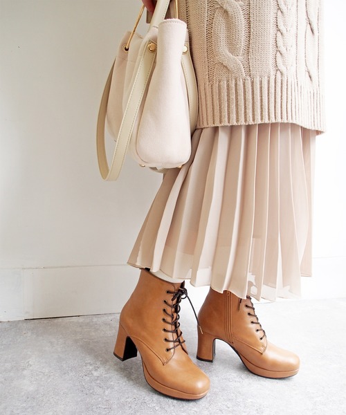 byあしながおじさん（バイアシナガオジサン）の「厚底レースアップブーツ　-8700153（ブーツ・レディース・ベージュ/アイボリー/ブラック/ブラウン/グレイッシュベージュ/ダークブラウン・23.0cm/22.5cm/23.5cm/24.0cm/24.5cm）」の5枚目の写真