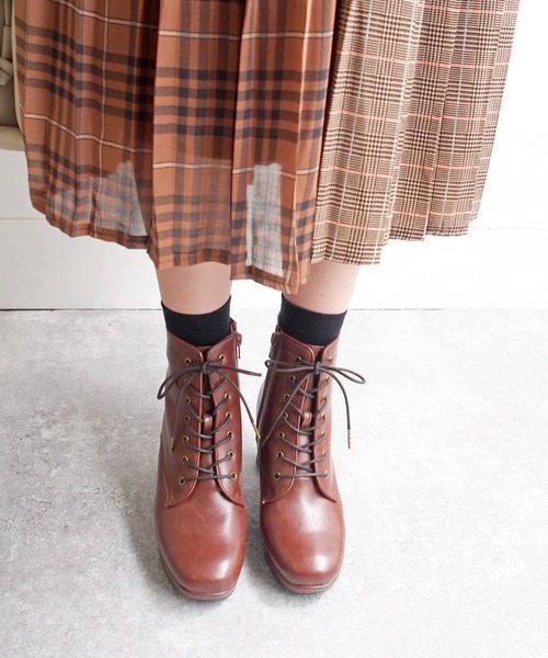 byあしながおじさん（バイアシナガオジサン）の「厚底レースアップブーツ　-8700153（ブーツ・レディース・ベージュ/アイボリー/ブラック/ブラウン/グレイッシュベージュ/ダークブラウン・23.0cm/22.5cm/23.5cm/24.0cm/24.5cm）」の4枚目の写真