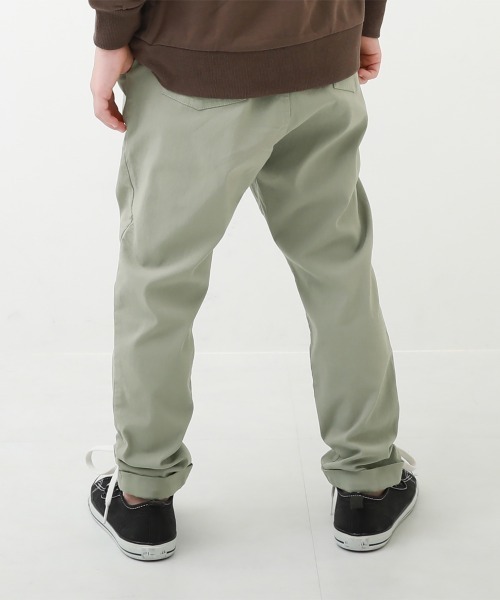 devirock（デビロック）の「ウルトラストレッチ ツイル タックパンツ（その他パンツ・キッズ・ブラック/ライトカーキ/パープル系その他2/テラコッタ/ライトベージュ/オフホワイト/カーキ/モカ/パープル系その他/ベージュ/ブルー系その他/グリーン系その他/スモークピンク/ヘザーチャコール/アイボリー・100cm/110cm/120cm/130cm/140cm/80ｃｍ/90cm/150cm/160cm）」の10枚目の写真