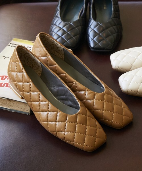 HIMIKO（ヒミコ）の「【Made in Japan】【HIMIKO】スクエアトゥキルティングパンプス/611309（パンプス・レディース・ブラック/ブラウン/アイボリー・23.5cm/24.5cm/23.0cm/24.0cm/22.5cm/25.0cm）」の6枚目の写真