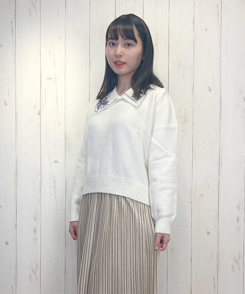 Clice de Paris（クリシェドゥパリス）の「K/衿刺しゅうニット②（ニット/セーター・レディース・ネイビー/グレー/オフホワイト・ONESIZE）」の2枚目の写真