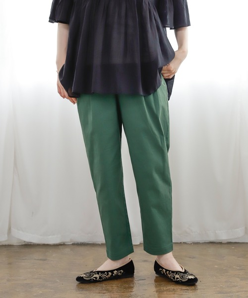 studio CLIP（スタディオクリップ）の「サラサラ快適テーパードパンツ[プラスサイズあり]（その他パンツ・レディース・グリーン/モーブ系/イエロー/スモーク・SMALL/MEDIUM/LARGE/X-LARGE/XX-LARGE/XXX-LARGE）」の2枚目の写真