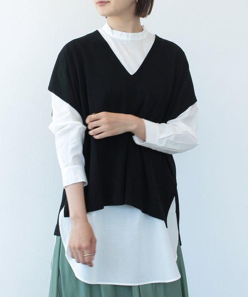 TITE IN THE STORE（ティテ　インザ　ストア）の「バンドカラーシャツ×ニットベストセット（シャツ/ブラウス・レディース・ブラック/ブラウン/ベージュ・38）」の2枚目の写真