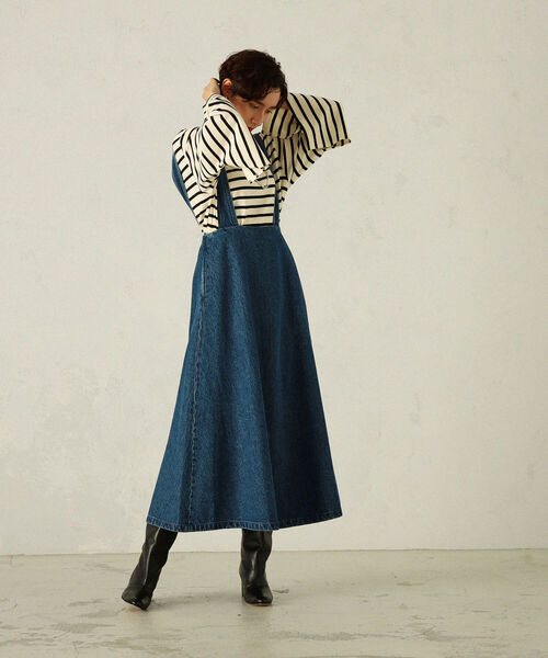 NOLLEY’S（ノーリーズ）の「サスペンダーデニムロングフレアスカート（デニムスカート・レディース・ライトブルー/インディゴブルー・FREE）」の3枚目の写真
