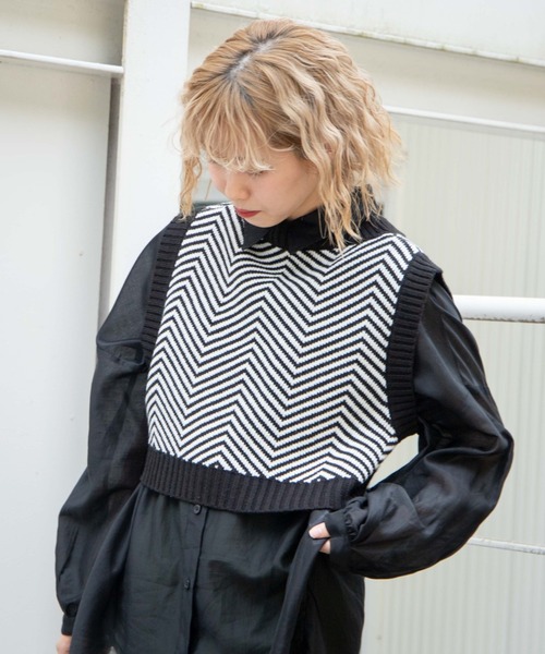 DuKKah(デュカ)の「Dukkah/【低身長向け】ショートニットベスト(ベスト・レディース・オレンジ系その他/グリーン/ホワイト系その他/ブラック/その他1/その他2・XS/X-SMALL)」の1枚目の写真