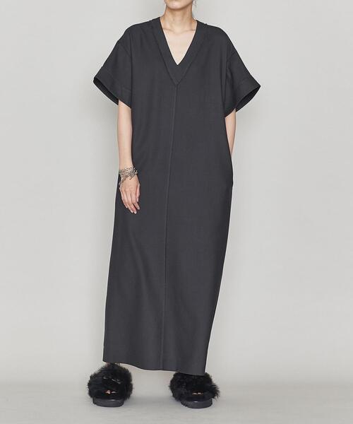 ASTRAET（アストラット）の「＜ASTRAET（アストラット）＞W/PE Vネック マキシワンピース（ワンピース・レディース・ベージュ/ダークグレー・FREE）」の2枚目の写真
