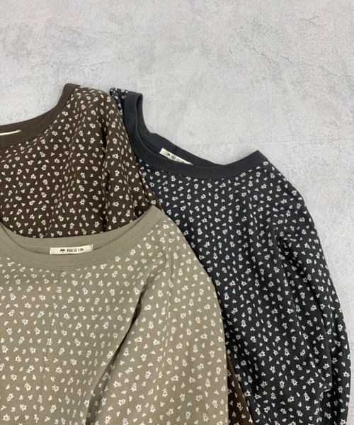 PUAL CE CIN（ピュアルセシン）の「小花抜染プリント後ろフレアロングスリーブ（Tシャツ/カットソー・レディース・チャコール/ブラウン/ベージュ/ブルー・FREE）」の7枚目の写真