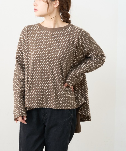 PUAL CE CIN（ピュアルセシン）の「小花抜染プリント後ろフレアロングスリーブ（Tシャツ/カットソー・レディース・チャコール/ブラウン/ベージュ/ブルー・FREE）」の12枚目の写真