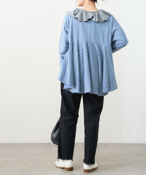 PUAL CE CIN（ピュアルセシン）の「小花抜染プリント後ろフレアロングスリーブ（Tシャツ/カットソー・レディース・チャコール/ブラウン/ベージュ/ブルー・FREE）」の18枚目の写真