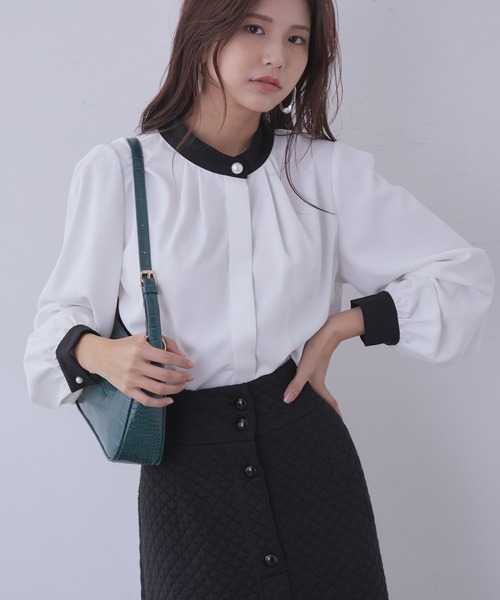 vis-`a-vis（ビサビ）の「【追加生産】【WEB限定】ドット/無地の2パターン。パール釦付きバイカラータック長袖ブラウス（シャツ/ブラウス・レディース・グリーン/パープル系その他/ピンク系その他2/ブラック系その他/オフホワイト/ネイビー/ブルー系その他7/ホワイト・FREE）」の2枚目の写真