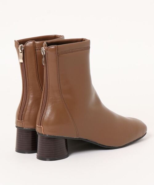 Te chichi TERRASSE（テチチテラス）の「ストレッチショートブーツ（ブーツ・レディース・オフホワイト/ブラック/ブラウン・MEDIUM/LARGE）」の5枚目の写真