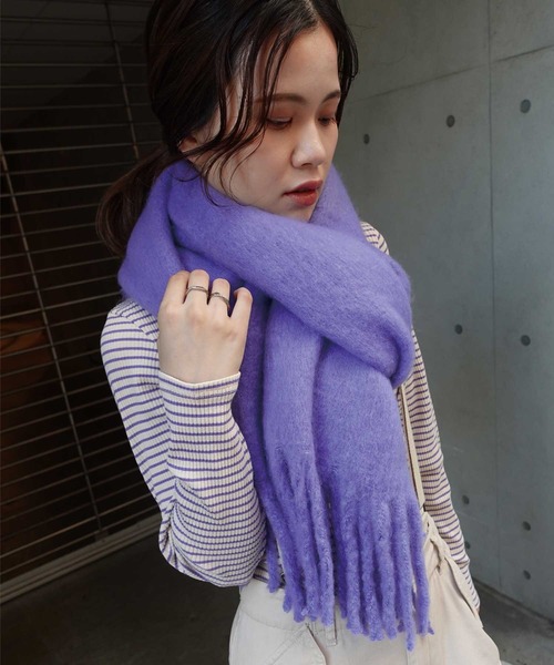 CORNERS(コーナーズ)の「フリンジボリュームマフラー(マフラー・レディース・グリーン/アイボリー/ブルー/ブラック/ブラウン/オレンジ/ピンク/ダークグリーン/テラコッタ/イエロー/ラベンダー/ライラック/コーラル/ミント/カーキ/パープル/スモークピンク/キャメル/フューシャピンク/ベージュ系その他/マスタード/ダークカーキ/ライトブルー/グレー/レッド/シャーベット/ライトカーキ/モスグリーン・FREE)」の16枚目の写真