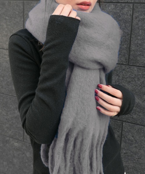 CORNERS(コーナーズ)の「フリンジボリュームマフラー(マフラー・レディース・グリーン/アイボリー/ブルー/ブラック/ブラウン/オレンジ/ピンク/ダークグリーン/テラコッタ/イエロー/ラベンダー/ライラック/コーラル/ミント/カーキ/パープル/スモークピンク/キャメル/フューシャピンク/ベージュ系その他/マスタード/ダークカーキ/ライトブルー/グレー/レッド/シャーベット/ライトカーキ/モスグリーン・FREE)」の4枚目の写真