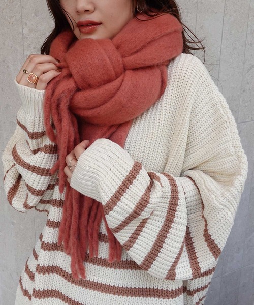 CORNERS(コーナーズ)の「フリンジボリュームマフラー(マフラー・レディース・グリーン/アイボリー/ブルー/ブラック/ブラウン/オレンジ/ピンク/ダークグリーン/テラコッタ/イエロー/ラベンダー/ライラック/コーラル/ミント/カーキ/パープル/スモークピンク/キャメル/フューシャピンク/ベージュ系その他/マスタード/ダークカーキ/ライトブルー/グレー/レッド/シャーベット/ライトカーキ/モスグリーン・FREE)」の5枚目の写真