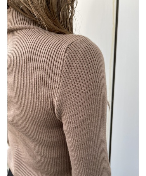 EGOIST（エゴイスト）の「タートルリブニットトップス（ニット/セーター・レディース・ライトブラウン/ブラック/グリーン/アイボリー・FREE）」の8枚目の写真