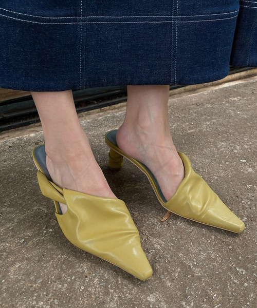 Ameri(アメリ)の「SQUEEZE STRAP MULE(パンプス・レディース・ブラック/アイボリー/イエロー・MEDIUM/LARGE/SMALL)」の12枚目の写真