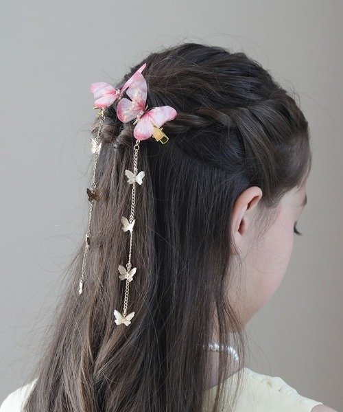 Catherine Cottage(キャサリンコテージ)の「蝶揺れるチェーン付きちょうちょヘアクリップ2個セット(バレッタ/ヘアクリップ・キッズ・ピンク/ブルー/ライトパープル/パープル系1/パープル系2・FREE)」の7枚目の写真