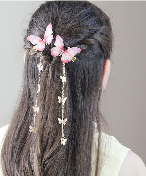 Catherine Cottage(キャサリンコテージ)の「蝶揺れるチェーン付きちょうちょヘアクリップ2個セット(バレッタ/ヘアクリップ・キッズ・ピンク/ブルー/ライトパープル/パープル系1/パープル系2・FREE)」の8枚目の写真