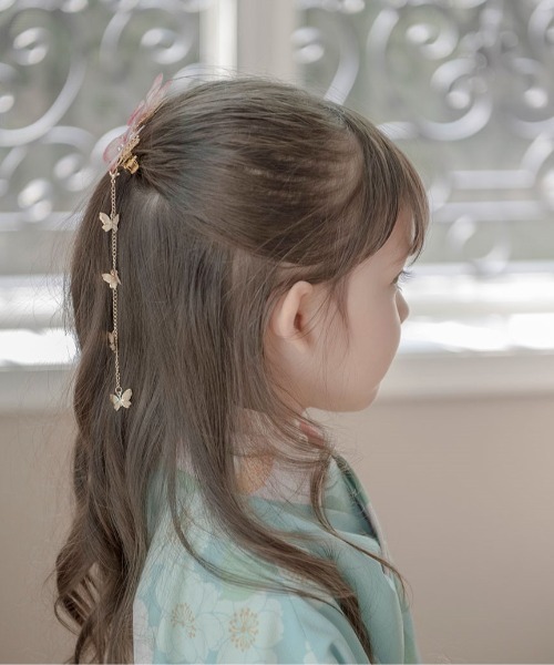 Catherine Cottage(キャサリンコテージ)の「蝶揺れるチェーン付きちょうちょヘアクリップ2個セット(バレッタ/ヘアクリップ・キッズ・ピンク/ブルー/ライトパープル/パープル系1/パープル系2・FREE)」の9枚目の写真