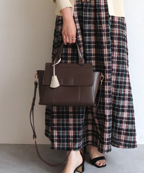 MIAN (ミアン)の「【ドラマ着用 / 詳細動画あり】ANNABEL / ダブルフラップ2wayハンドバッグ(ハンドバッグ・レディース・グリーン/ブラック/モカ/アイボリー/ダークブラウン/チャコールグレー/ボルドー/ライトイエロー/ミント/レッド・FREE)」の4枚目の写真