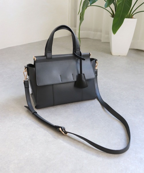 MIAN (ミアン)の「【ドラマ着用 / 詳細動画あり】ANNABEL / ダブルフラップ2wayハンドバッグ(ハンドバッグ・レディース・グリーン/ブラック/モカ/アイボリー/ダークブラウン/チャコールグレー/ボルドー/ライトイエロー/ミント/レッド・FREE)」の3枚目の写真